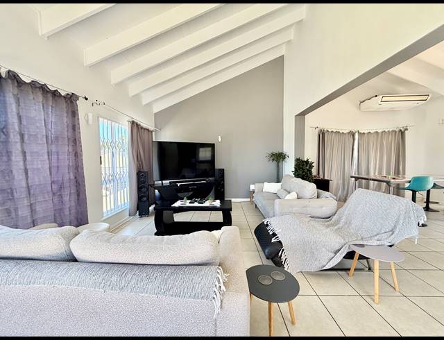 5 BEDROOM HOUSE FOR SALE IN BALLITO CENTRAL